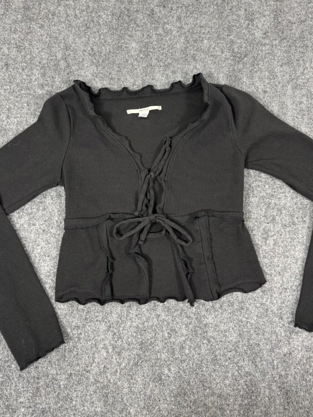 Kimchi Blue Ribbed Lettuce Edge Tie Front Crop Top Black Womens S · UC-182